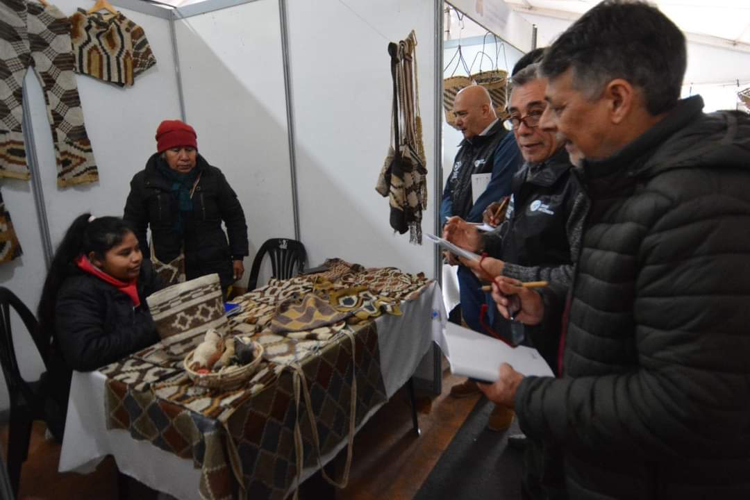 BIENAL 2024: EL JURADO QUE EVALUARÁ A LA FERIA DE PUEBLOS ORIGINARIOS DESTACÓ LA PARTICIPACIÓN DE LOS JÓVENES.