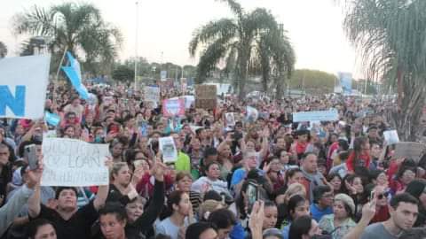 LA FAMILIA DE LOAN ENCABEZÓ UNA MASIVA MARCHA EN CORRIENTES Y PIDIÓ 