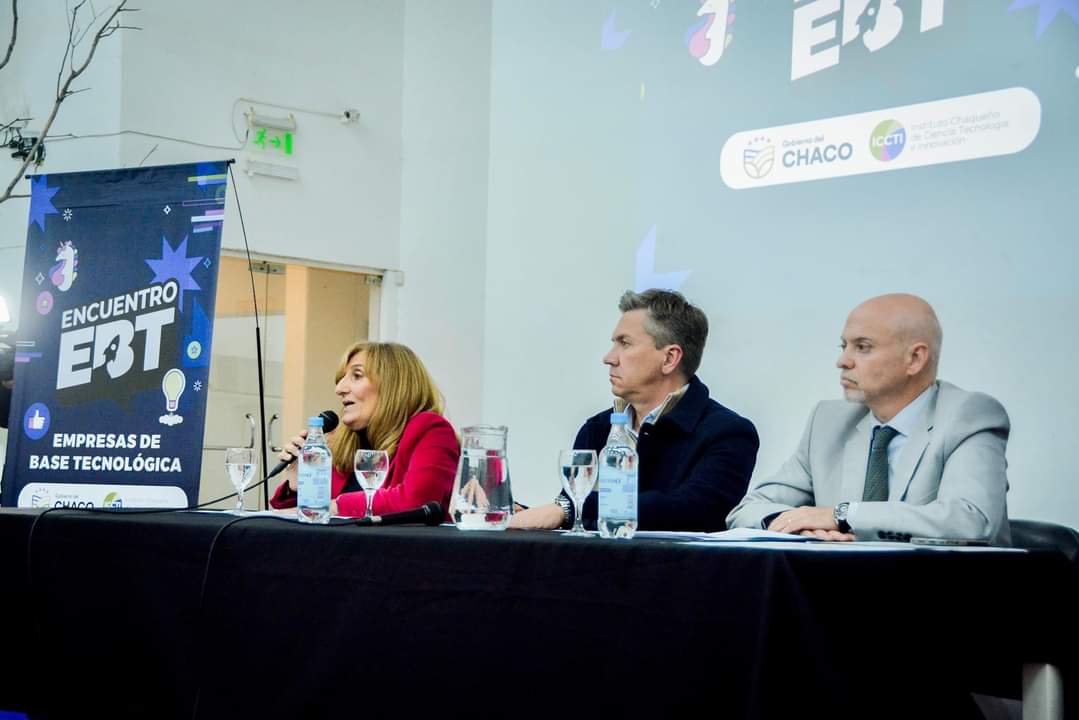 EL GOBERNADOR ZDERO DESTACÓ LOS EMPRENDIMIENTOS PRESENTADOS EN EL PRIMER ENCUENTRO BASES TECNOLÓGICAS DEL ICCTI.