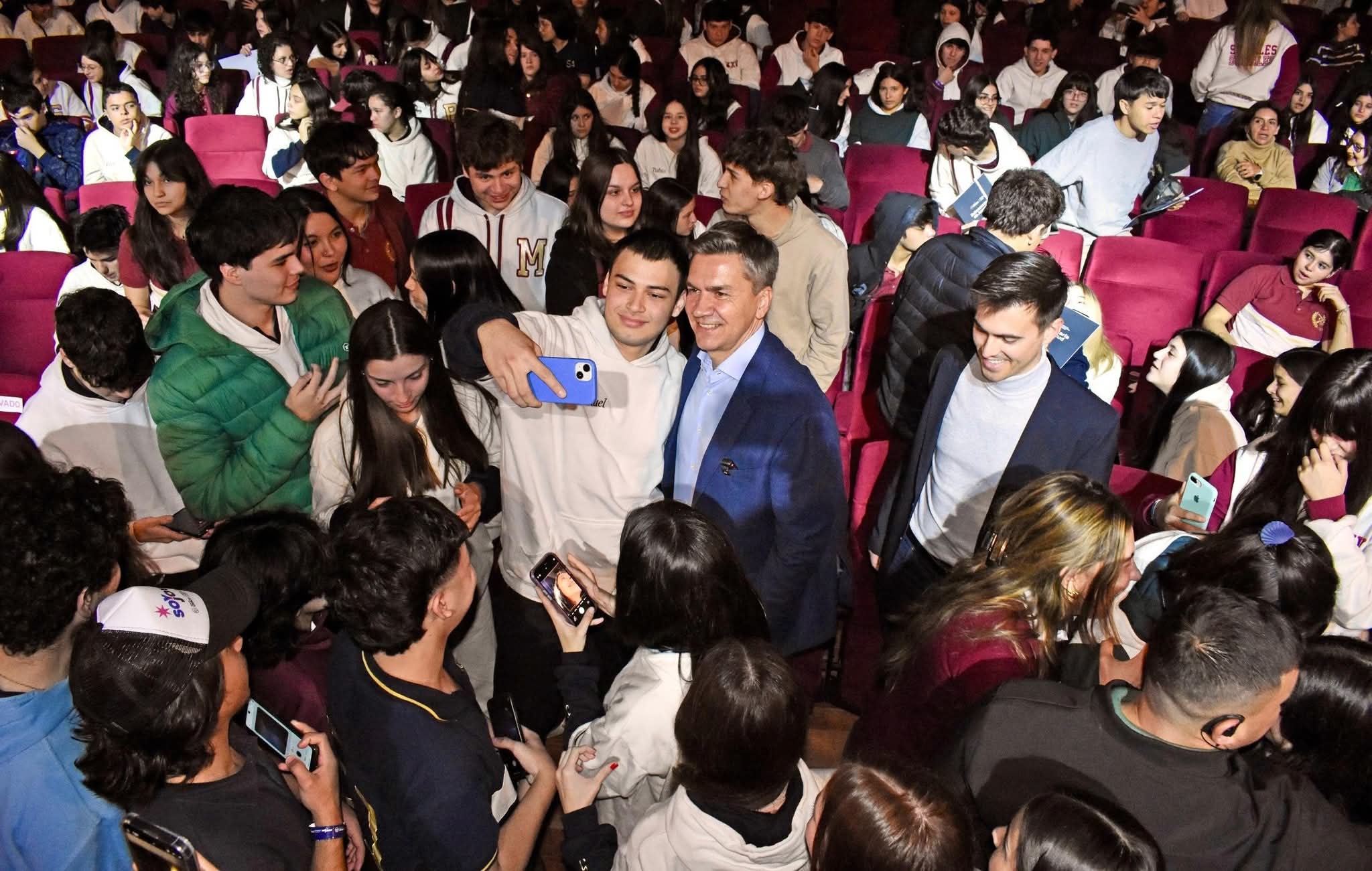 PROGRAMON: EL GOBIERNO PROVINCIAL Y COCA COLA LANZARON PROGRAMA QUE BRINDA HERRAMIENTAS A JÓVENES PARA SUS PRIMEROS EMPLEOS.