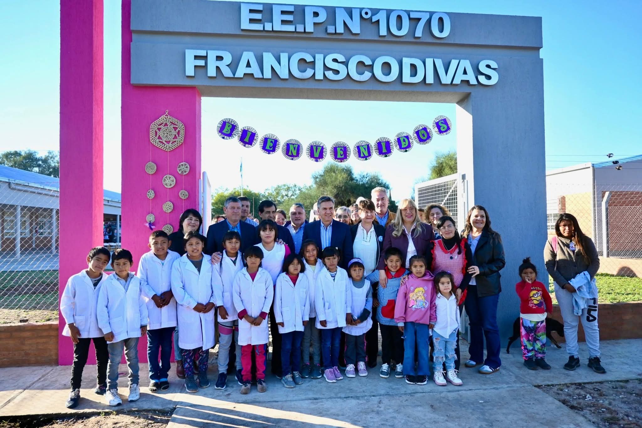 EL ESPINILLO: EL GOBERNADOR ZDERO HABILITÓ EL NUEVO EDIFICIO DE LA EEP N° 1070 Y EL SISTEMA DE CONECTIVIDAD STARLINK PARA 11 ESTABLECIMIENTOS DE LA ZONA.
