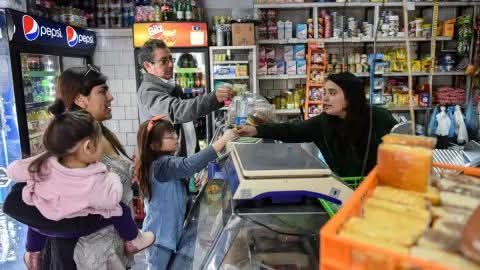 SEGÚN EL INDEC, LA INFLACIÓN DE JUNIO FUÉ DEL 1,6 % Y ACUMULÓ 15,1 EN EL PRIMER SEMESTRE.