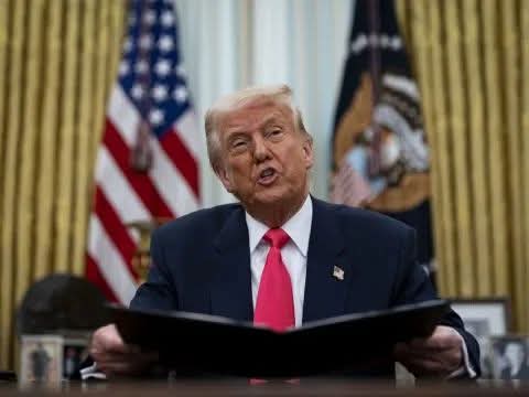 TRUMP AMENAZÓ A RUSIA CON PONER ARANCELES DEL 100% SI NO PACTA UNA TREGUA CON UCRANIA.
