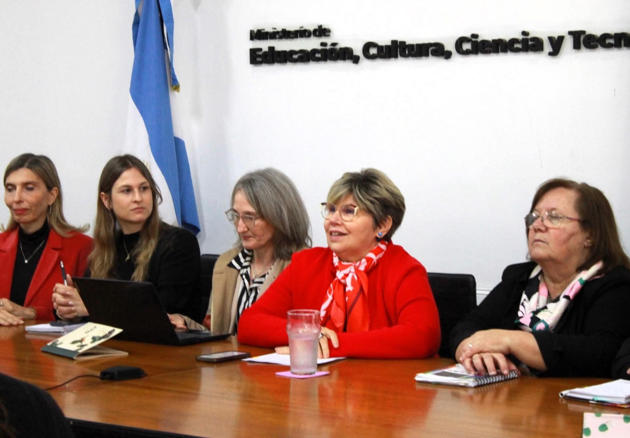 LA MINISTRA NAIDENOFF ANUNCIÓ LA PUESTA EN MARCHA DEL PROGRAMA ESCUELAS ALFA EN RED.  