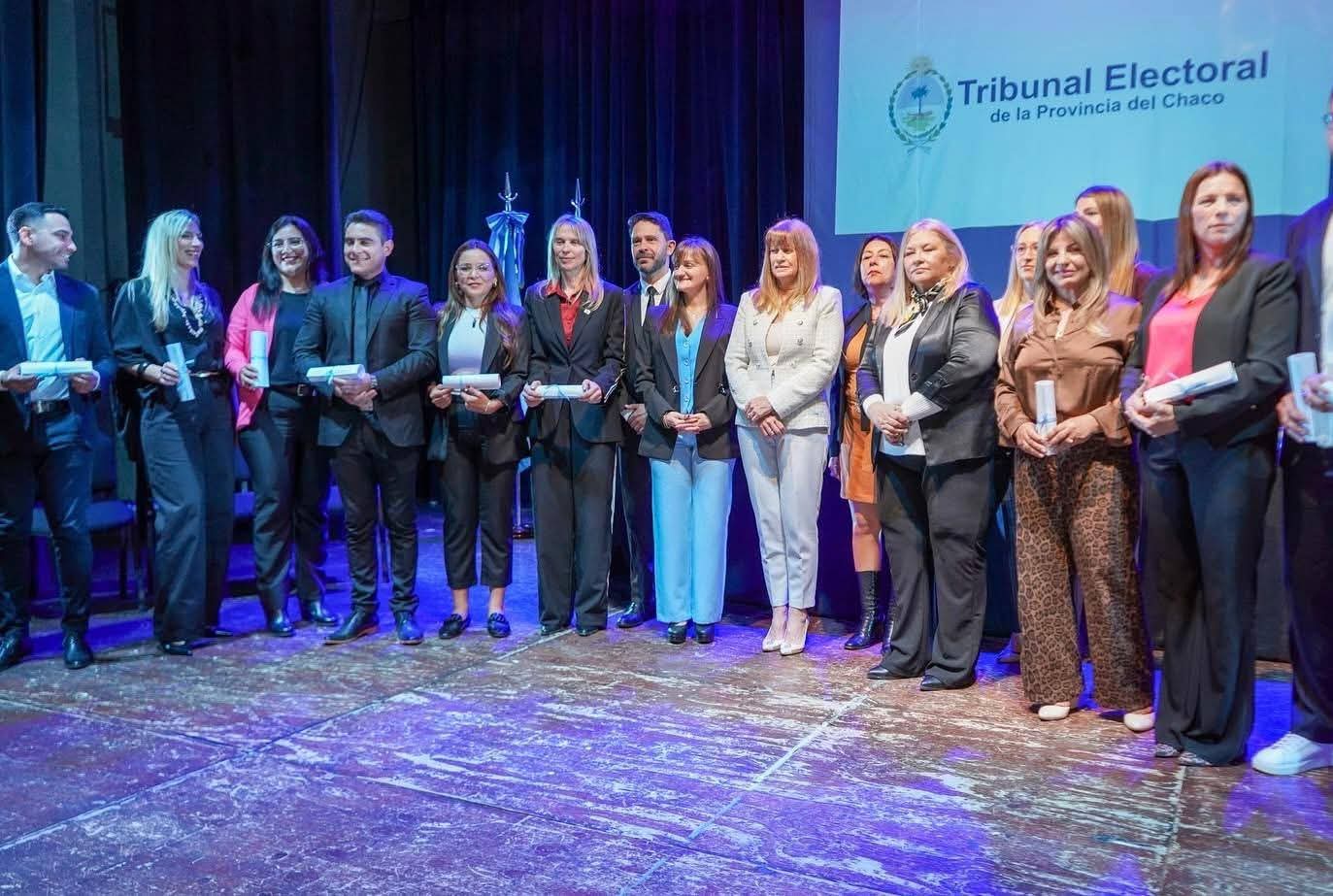 LA VICEGOBERNADORA SCHNEIDER ACOMPAÑÓ LA ENTREGA DE DIPLOMAS A LOS NUEVOS LEGISLADORES PROVINCIALES 