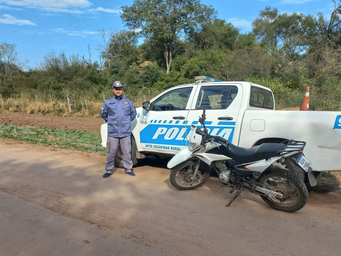 TRES ISLETAS: RECUPERAN MOTOCICLETA ROBADA EN ZONA RUTAL.