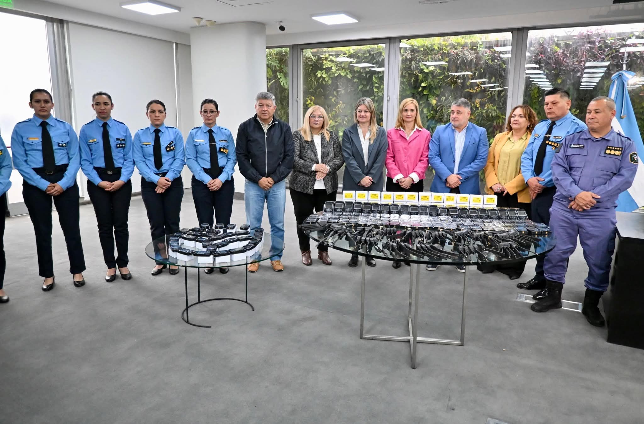 EL GOBIERNO DEL CHACO PRESENTÓ NUEVOS DISPOSITIVOS DUALES PARA LA PROTECCIÓN DE VÍCTIMAS DE VIOLENCIA DE GÉNERO.