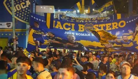 HINCHAS DE BOCA CONVOCARON A UN BANDERAZO CONTRA RIQUELME TRAS ELIMINACIÓN DE LA COPA ARGENTINA.