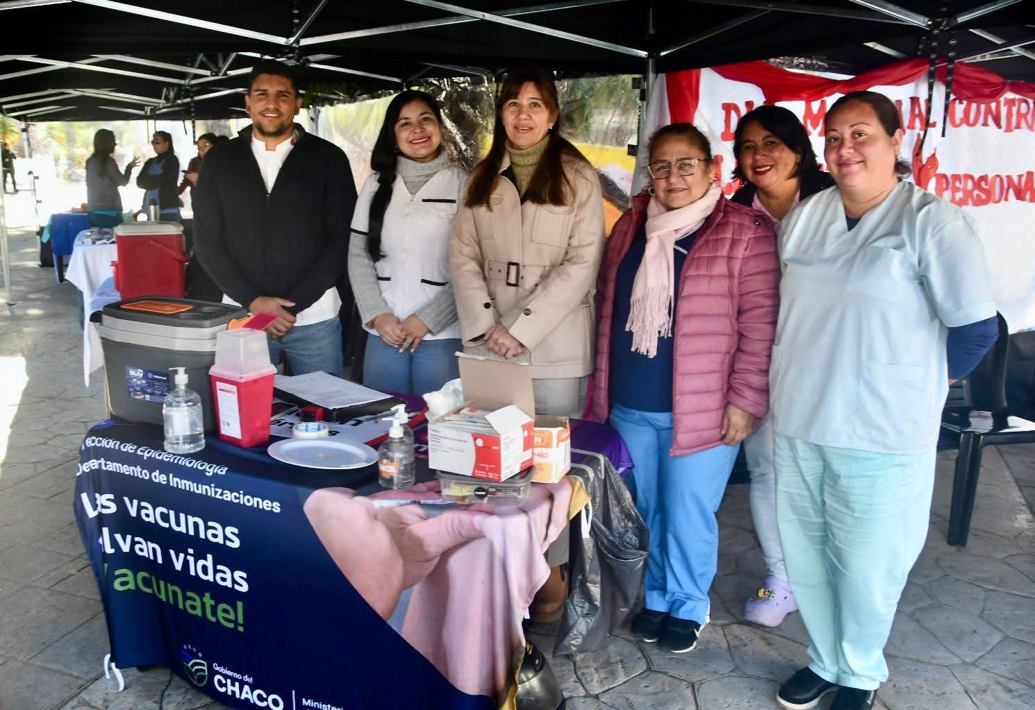 SALUD CONCRETÓ UN NUEVO OPERATIVO DE VACUNACIÓN EN LA PLAZA 25 DE MAYO DE RESISTENCIA.