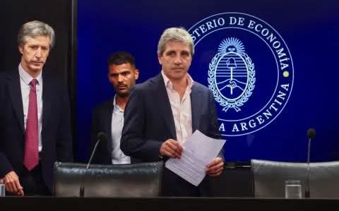 EL GOBIERNO INTERVIENE, PERO ANALISTAS ADVIERTEN QUE SEGUIRÁ LA VOLATILIDAD DEL DÓLAR..