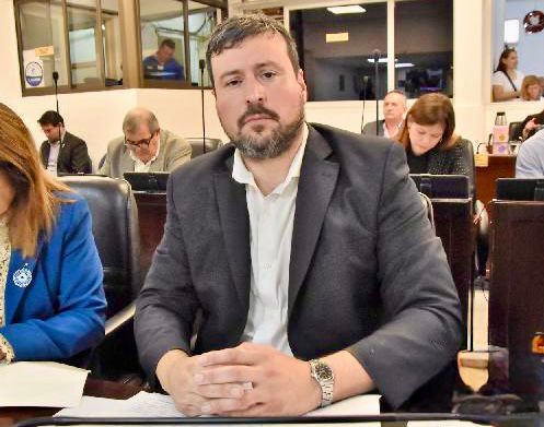 ROMERO CASTELÁN: “ME DA VERGÜENZA AJENA PÉREZ PONS”.