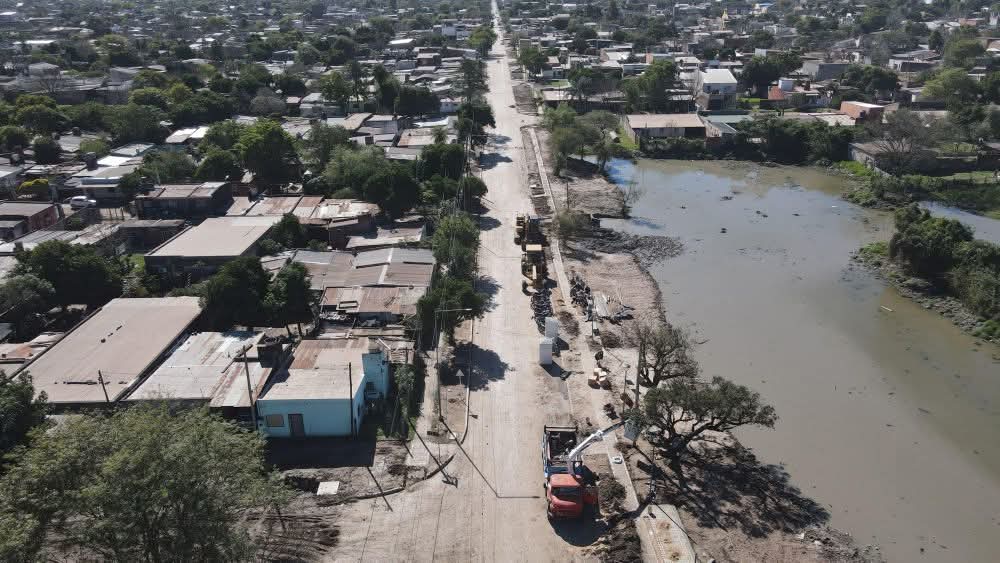 RESISTENCIA: EL GOBIERNO PROVINCIAL AVANZA CON  MÁS PAVIMENTO, DESAGÜES, LIMPIEZA DE RIACHOS Y ESPACIOS VERDES.