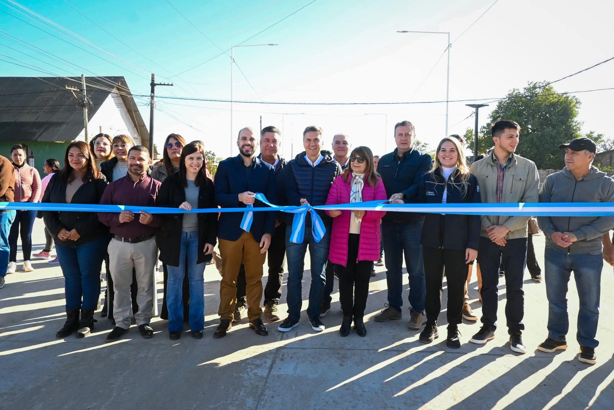 EL GOBERNADOR ZDERO INAUGURÓ HOY CUADRAS DE PAVIMENTO E ILUMINACIÓN EN GENERAL SAN MARTÍN. 