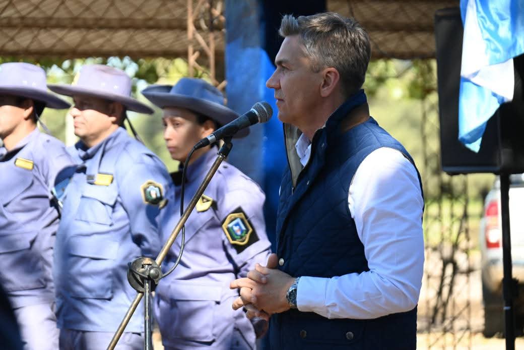 EL GOBERNADOR ZDERO ENTREGÓ UN NUEVO VEHÍCULO A LA POLICÍA RURAL EN SAN MARTÍN Y REAFIRMÓ SU COMPROMISO CON LA SEGURIDAD DEL CAMPO.