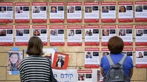 HAMAS LIBERARÁ A 10 REHENES, MIENTRAS SIGUEN LAS NEGOCIACIONES POR UN ALTO AL FUEGO.