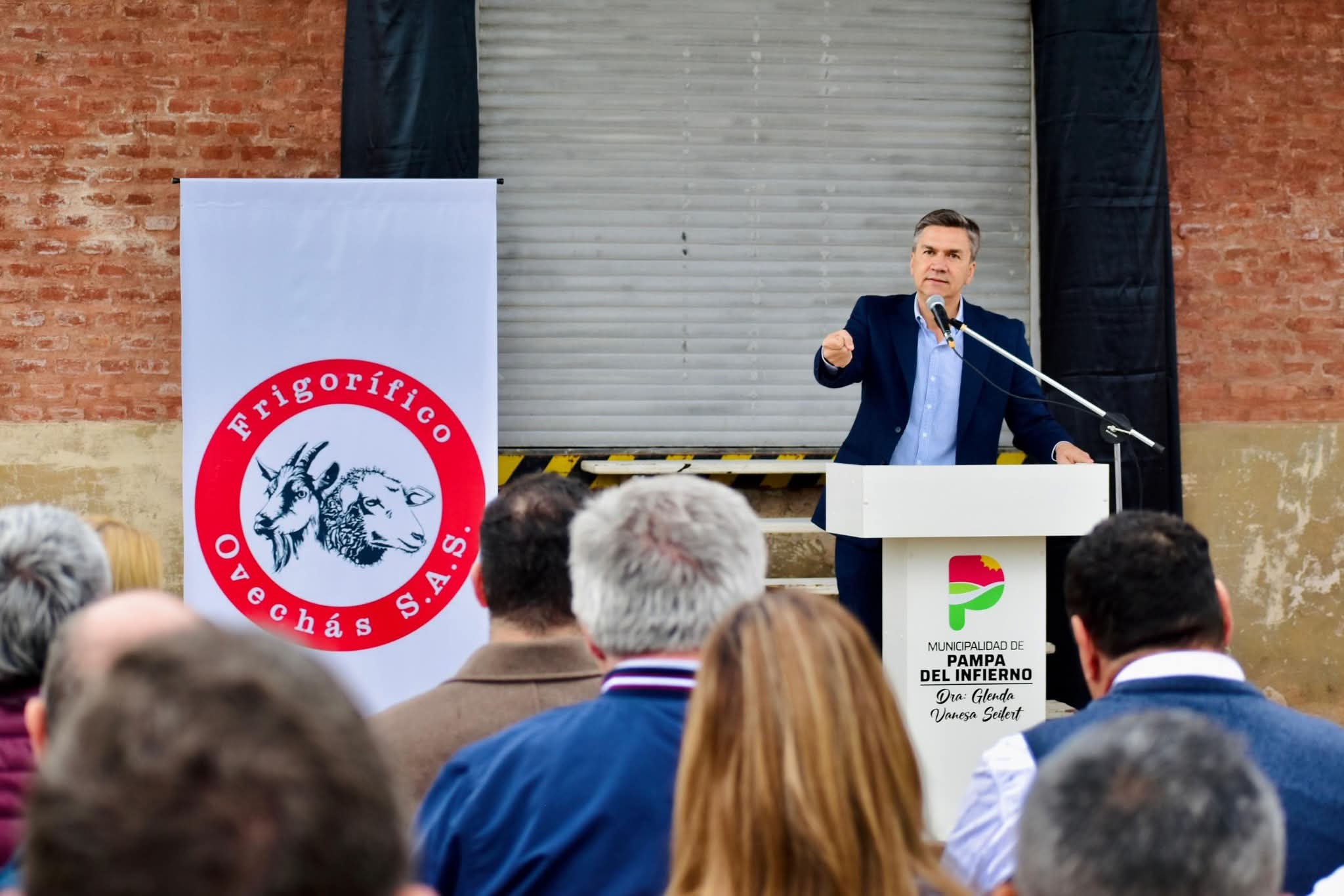 HISTÓRICO: EL GOBERNADOR ZDERO PUSO EN MARCHA EL FRIGORÍFICO CAPRINO CHAQUEÑO.