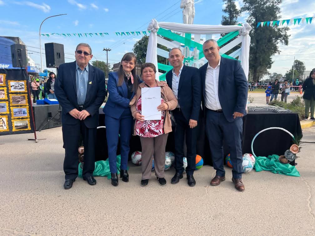 LA VICEGOBERNADORA SILVANA SCHNEIDER ACOMPAÑÓ EL 104° ANIVERSARIO DE PRESIDENCIA DE LA PLAZA.