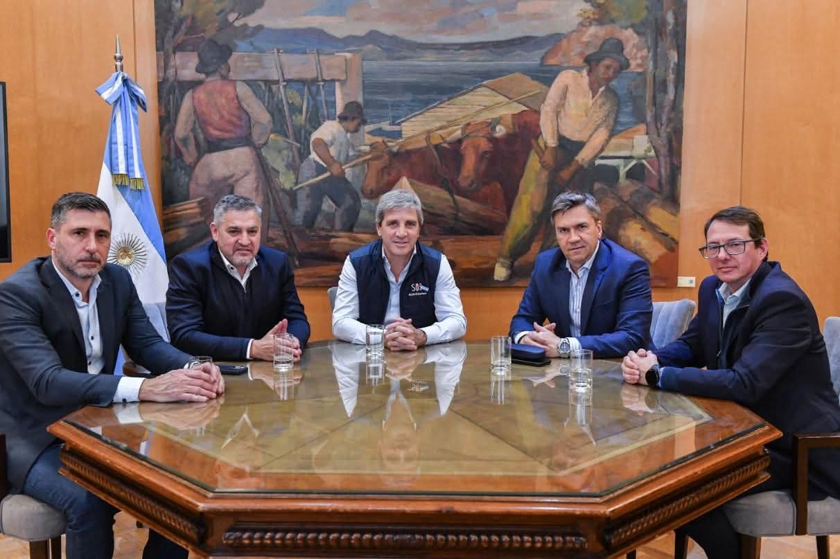 BS. AS: EL GOBERNADOR ZDERO FUE RECIBIDO POR EL MINISTRO CAPUTO PARA AVANZAR EN AGENDA CONJUNTA DE TRABAJO.
