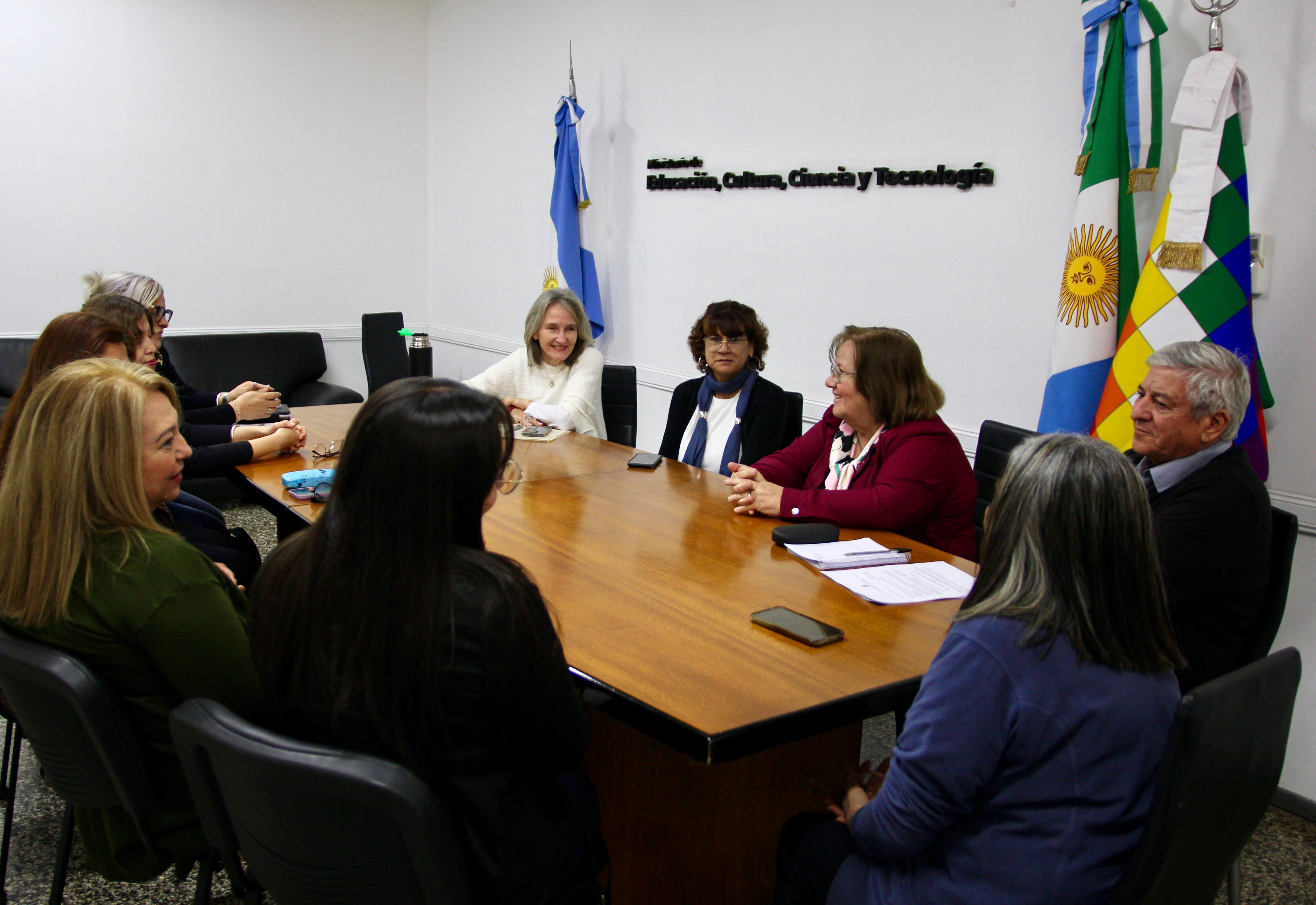 AUTORIDADES DE EDUCACIÓN AGRADECIERON EL TRABAJO DE LA JUNTA ELECTORAL DOCENTE Y DE LA JUNTA AD HOC  