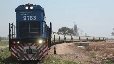 EL GOBIERNO INICIÓ LA PRIVATIZACIÓN DEL BELGRANO CARGAS Y RETOMARÁ SU MATERIAL RODANTE.