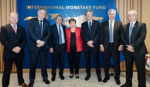 SEMANA CLAVE CON EL FMI: EL GOBIERNO ESPERA UN GIRO Y DEBE PAGAR US$ 835 MILLONES 