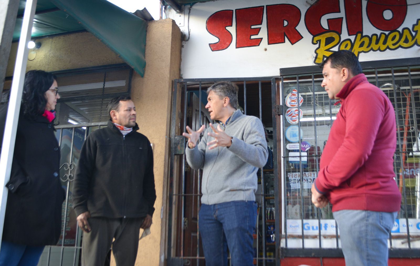 LOS COMERCIANTES LE PONEN EL PECHO A LA SITUACIÓN PERO EL ESTADO LOS ASFIXIA.