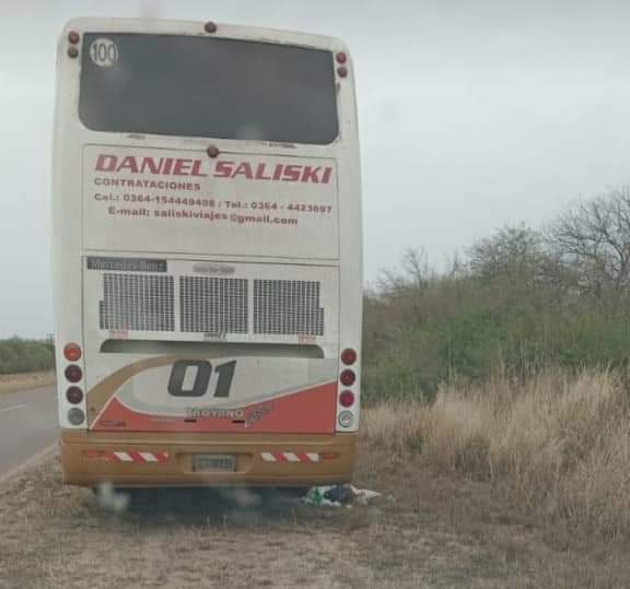 INDIGNACIÓN DE VECINOS POR TIRADA DE BASURA SOBRE LA BANQUINA DE LA RUTA N°9  
