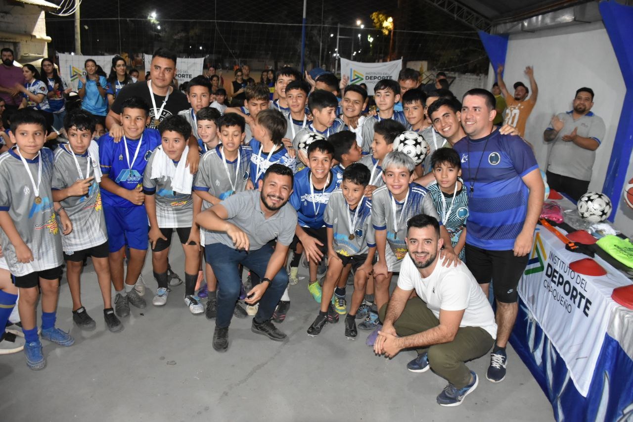 *PÉREZ CUEVAS EN EL CLUB BARRIO PARQUE INDEPENDENCIA: “EL DEPORTE ES UN MOTOR DE TRANSFORMACIÓN Y DESARROLLO DE LA COMUNIDAD”*