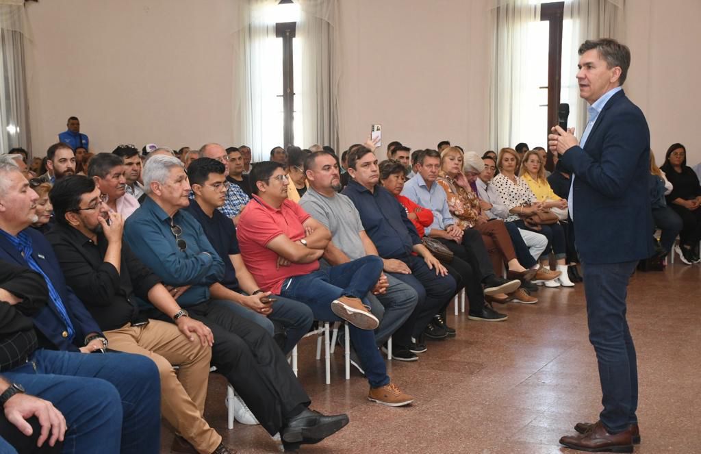 ZDERO EN SÁENZ PEÑA CON PASTORES Y LÍDERES: “LA CONSTRUCCIÓN LA HACEMOS ENTRE TODOS”.