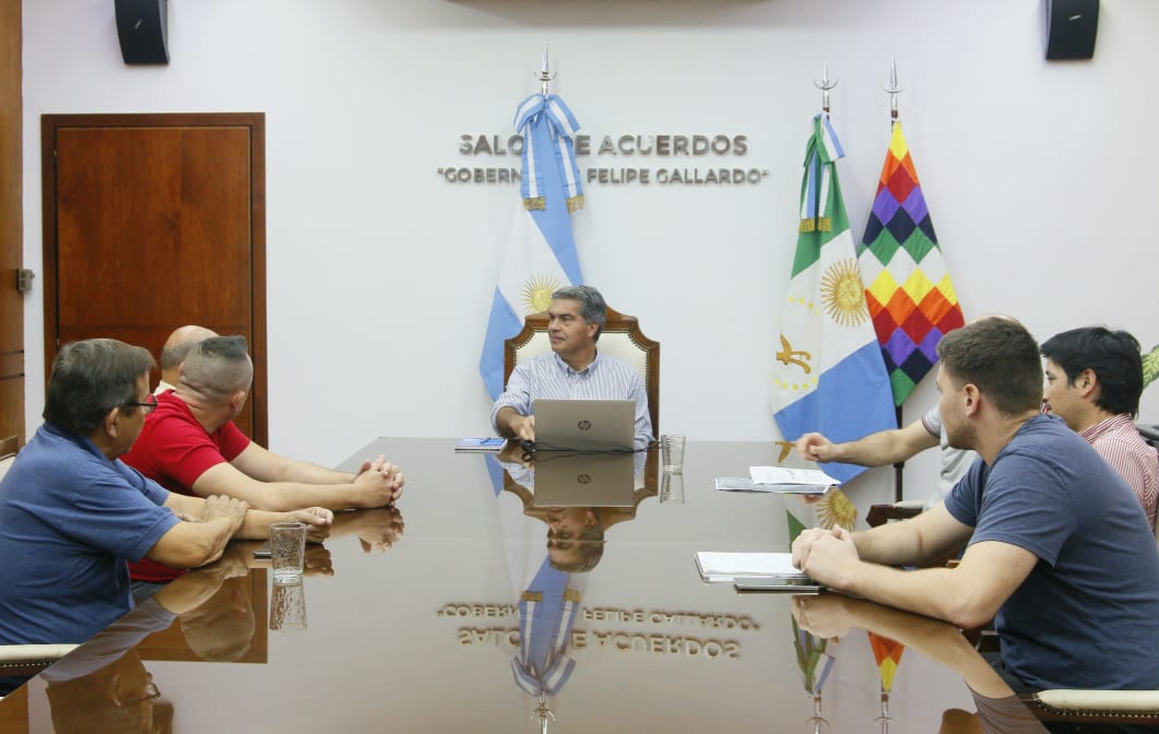 EL GOBIERNO Y REMISEROS “CHACO-CORRIENTES” CONFORMARON UNA MESA DE TRABAJO PARA MEJORAR EL SERVICIO POST PANDEMIA.