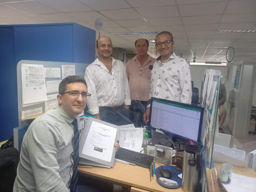 MIRAFLORES: EL CONSORCIO CAMINERO N° 50 DEL PARAJE LAS HACHERAS FIRMÓ UN CONVENIO CON EL NBCH PARA ADQUIRIR 1 TRACTOR. 