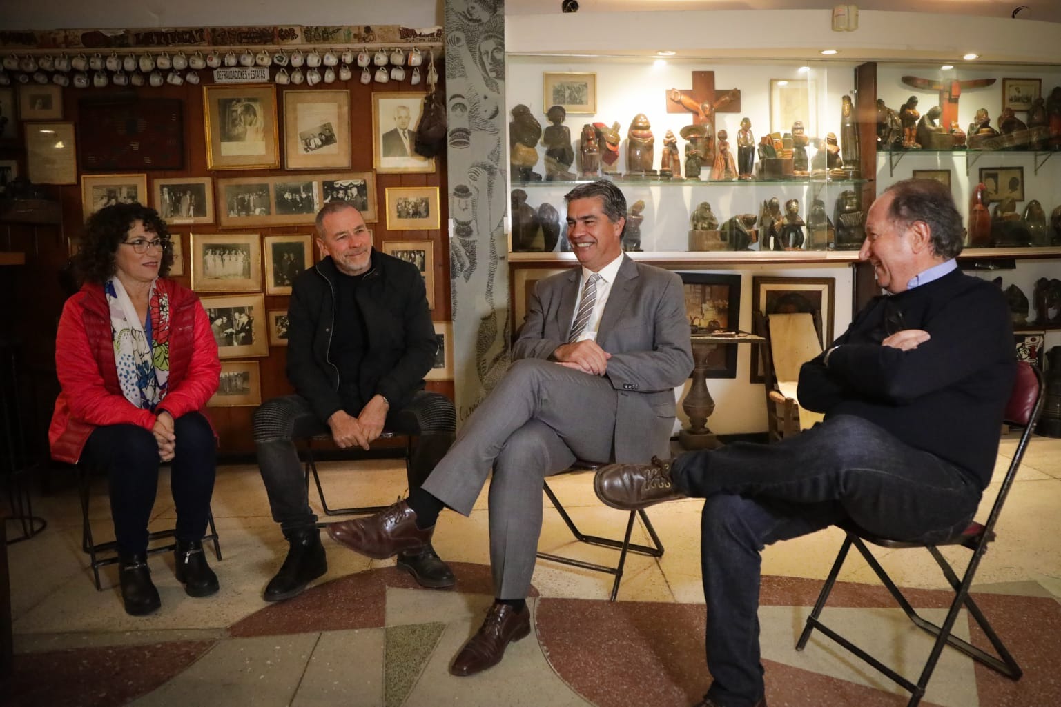 EL GOBERNADOR DELINEÓ UNA AGENDA DE TRABAJO CON DIRECTIVOS DEL CLUB SOCIAL Y DEL FOGÓN DE LOS ARRIEROS.