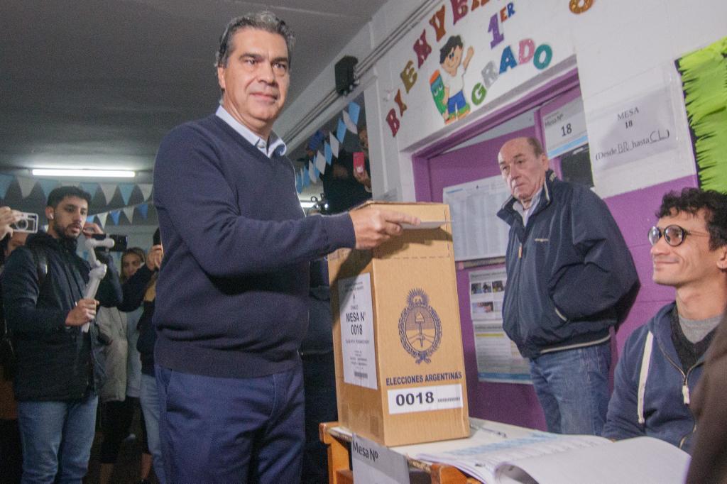 VOTÓ EL GOBERNADOR CAPITANICH: 