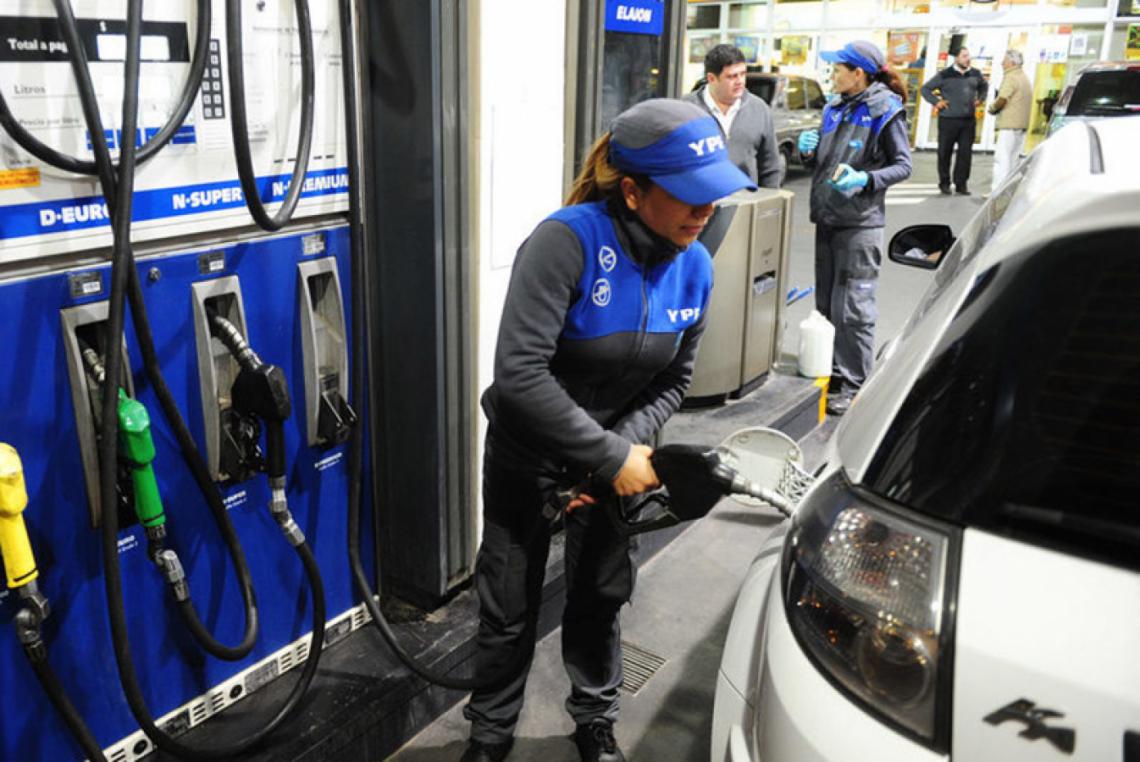 NUEVO GOLPE AL BOLSILLO: A PARTIR DE HOY AUMENTAN LOS COMBUSTIBLES. 