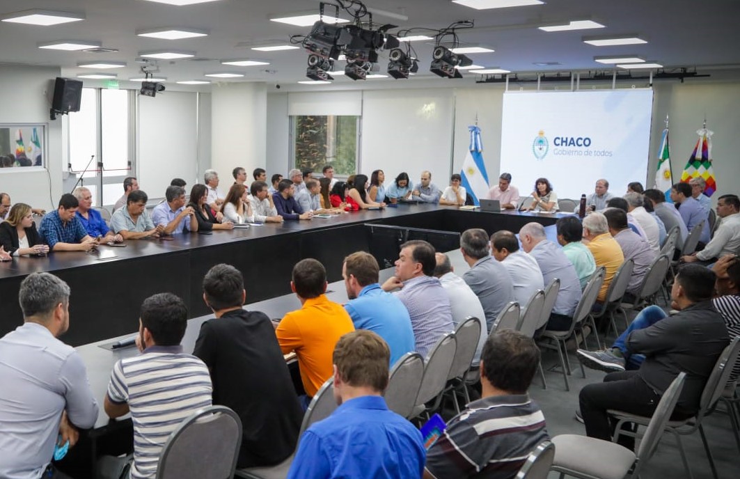 JUNTO A INTENDENTES DEL OFICIALISMO, EL GOBERNADOR ANALIZÓ LA EJECUCIÓN DE OBRAS Y TRABAJOS EN MUNICIPIOS.
