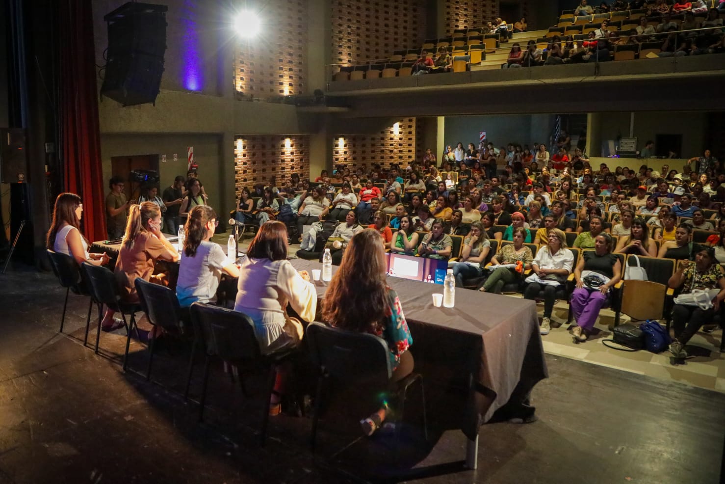 CONECTADAS POR LA DEMOCRACIA 