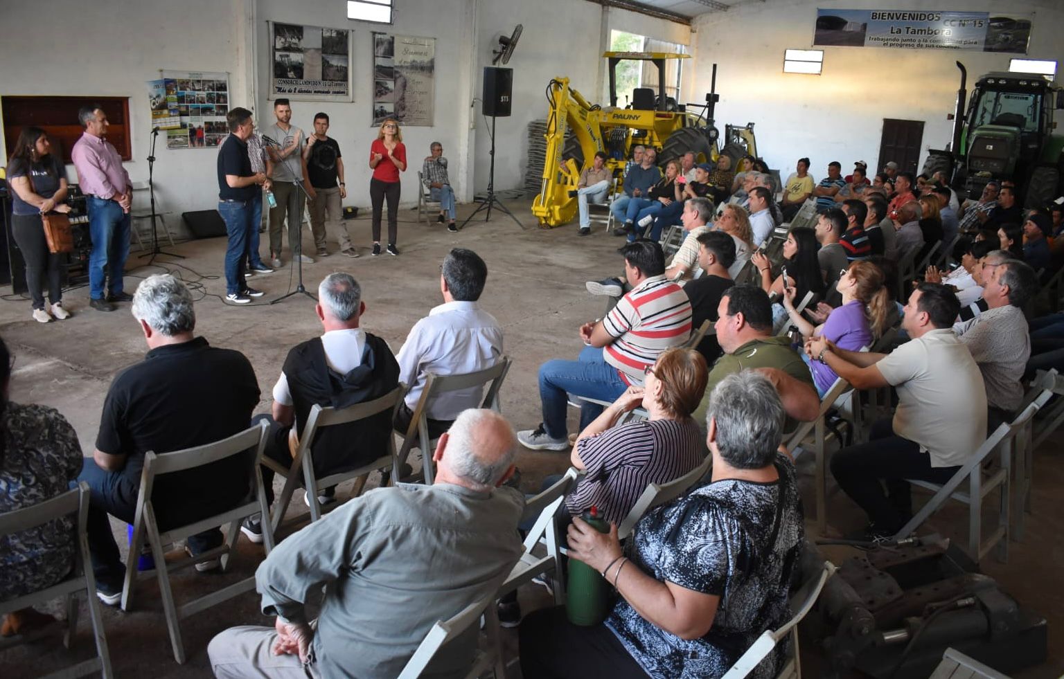 ZDERO EN COLONIA LA TAMBORA “LO MEJOR QUE DEBE HACER UN GOBIERNO, ES TRABAJAR JUNTO AL CAMPO”.