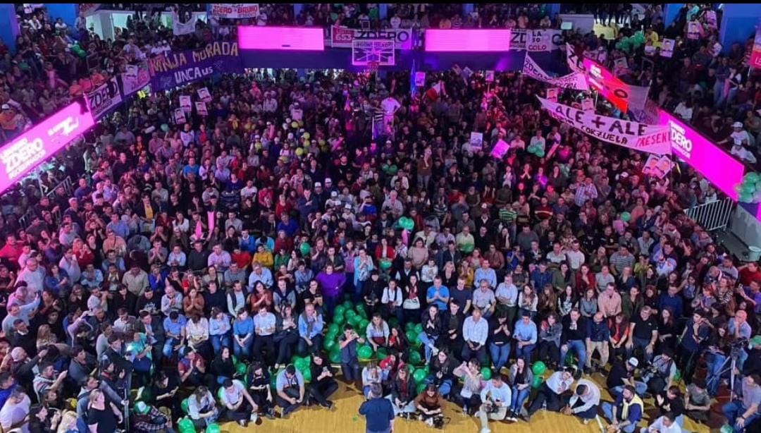 MULTITUDINARIO ACTO DE ZDERO Y CIPOLINI EN SÁENZ PEÑA POR LA PRESENTACIÓN DE CANDIDATOS. 