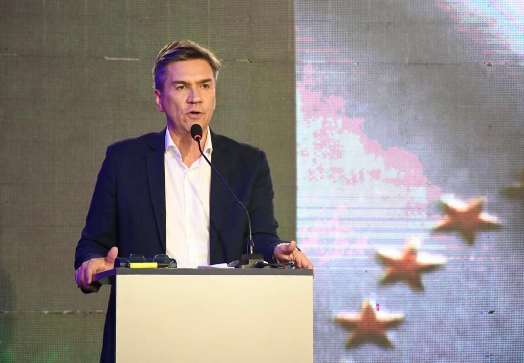 ZDERO DESENMASCARÓ A CAPITANICH DURANTE TODO EL DEBATE*.