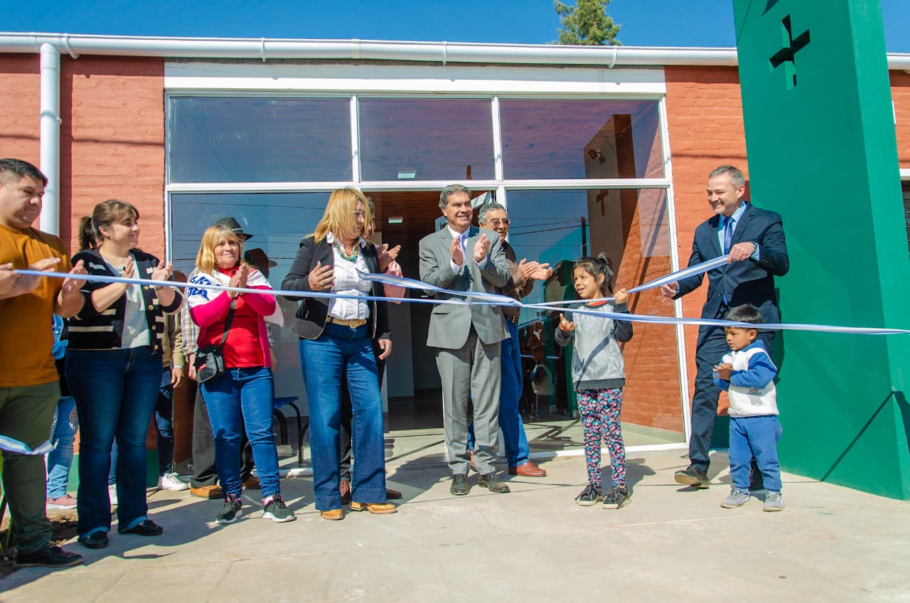 NAPENAY: CAPITANICH INAUGURÓ REFACCIONES EN LA ESCUELA SECUNDARIA N°38 Y EN EL CENTRO DE SALUD.