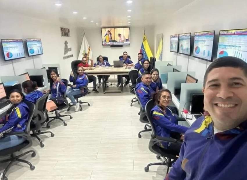 MADURO INTENTA FALSIFICAR LAS ACTAS CON MANO DE OBRA CHINA PARA SOSTENER UN RÉGIMEN QUE AGONIZA.