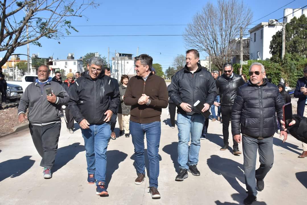 PAVIMENTO URBANO: EL GOBIERNO PROVINCIAL REACTIVÓ OBRAS EN VILLA ELISA Y EL BARRIO UPCP DE RESISTENCIA.