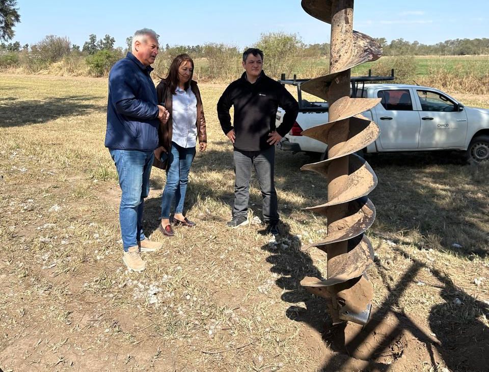 EL GOBIERNO PROVINCIAL INSTALA NUEVA ILUMINACIÓN EN EL ACCESO A SANTA SYLVINA
