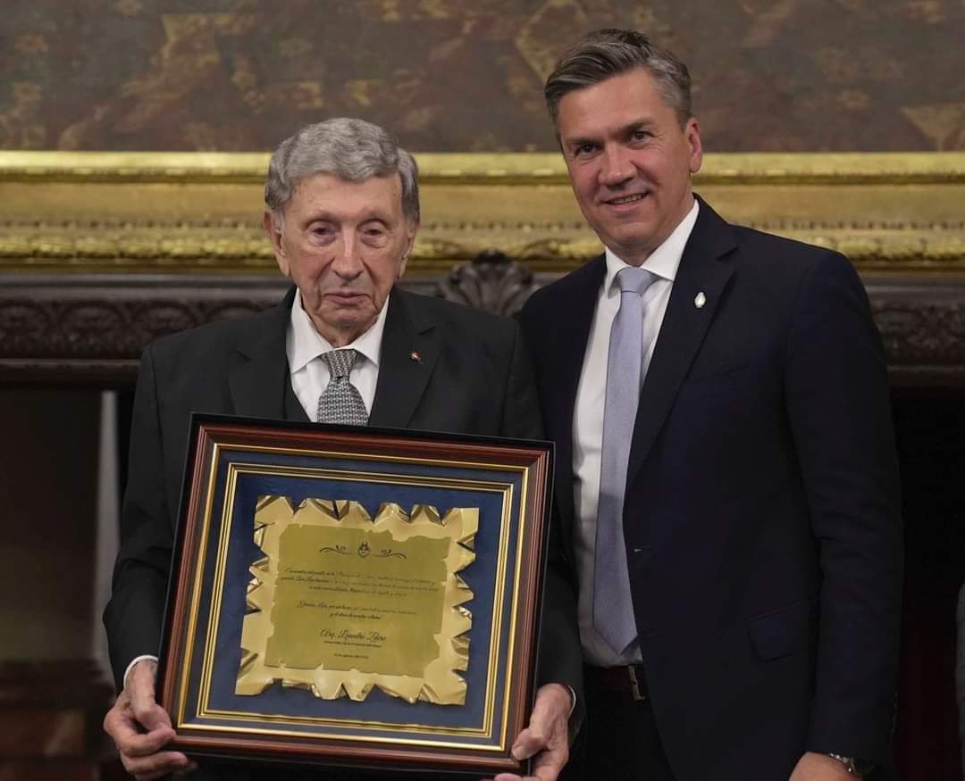 BUENOS AIRES: EL GOBERNADOR ZDERO ACOMPAÑÓ EL RECONOCIMIENTO A LUIS LANDRISCINA.
