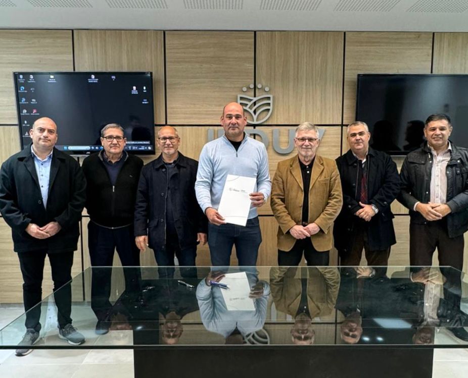 BASAIL: EL IPDUV FIRMA CONVENIO PARA LA REGULARIZACIÓN DOMINIAL DE 70 VIVIENDAS.