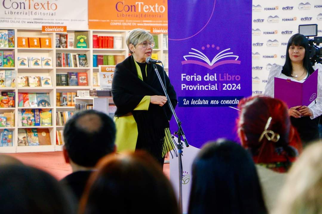 FERIA DEL LIBRO PROVINCIAL: “VAMOS A MOSTRAR QUE EN EL CHACO LA LECTURA VUELVE A TENER UN SITIO”, DIJO LA MINISTRA NAIDENOFF