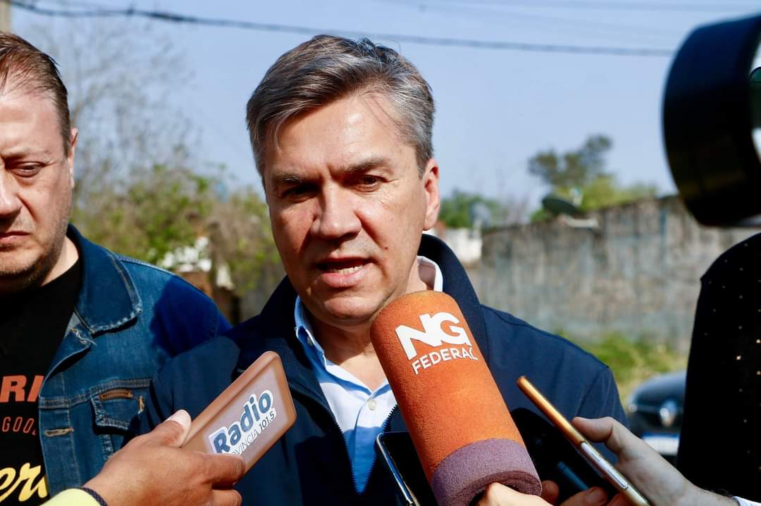 RESISTENCIA: EL GOBERNADOR ZDERO CONSTATÓ LAS OBRAS DE PAVIMENTACIÓN EN EL BARRIO ARAMBURU.