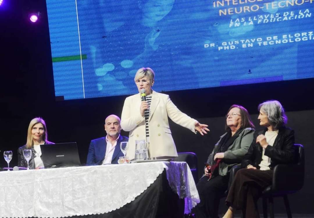 “RED APRENDE”: MÁS DE 20.000 DOCENTES COMENZARON LA CAPACITACIÓN SOBRE INTELIGENCIA ARTIFICIAL Y LA NEURO-TECNO-PEDAGOGÍA.
