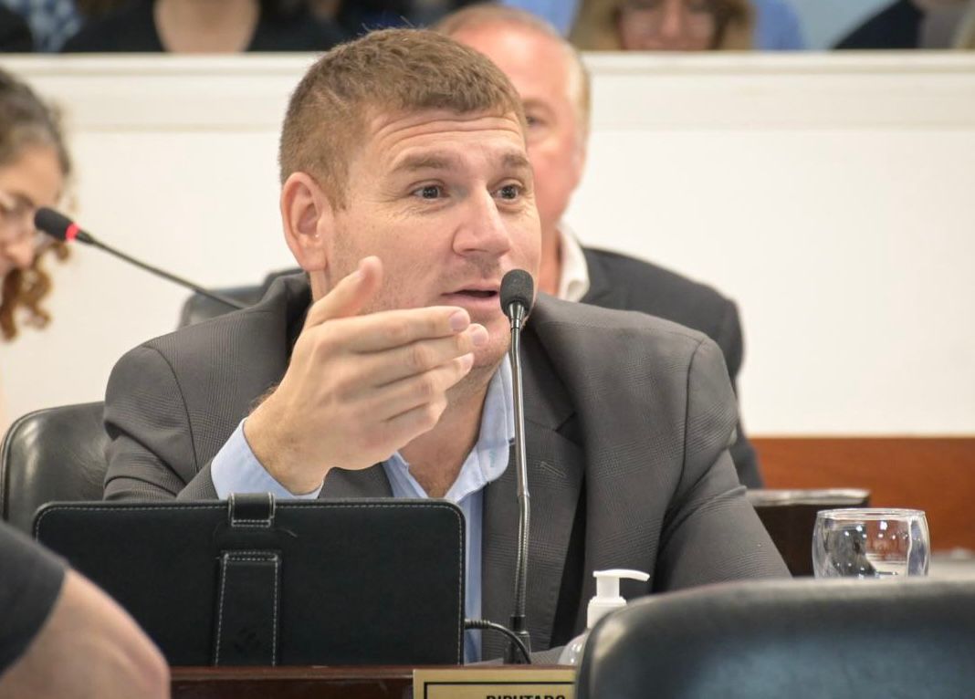 APARECIÓ CAPITANICH A PURA VIOLENCIA Y PRESIONANDO A SUS DIPUTADOS.