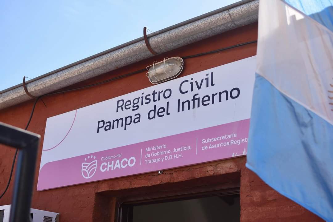 PAMPA DEL INFIERNO: EL GOBERNADOR ZDERO SUPERVISÓ HOY LAS OBRAS DE MEJORAS EN EL REGISTRO CIVIL.